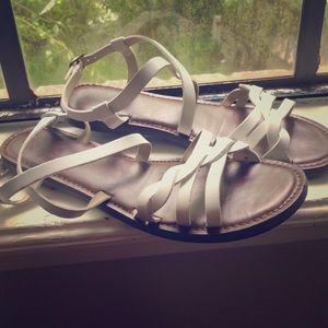 ♥️♥️White sandals!!♥️♥️